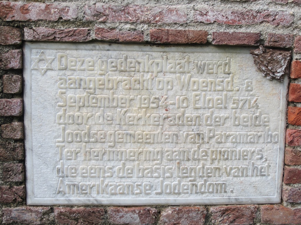 The commemorative plaque was placed on Wednesday,. 8 September 1954 - 10 Elul 5714, through the districts of the two Jewish communities of Paramaribo in addition to the pioneers who once laid the foundations of American Judaism.