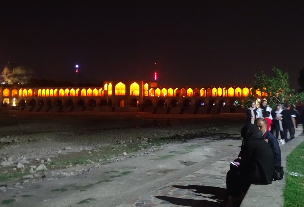 Khaju Bridge, Zayanderud River, Isfahan, Iran