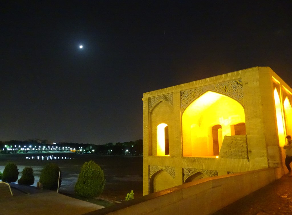 Khaju Bridge, Zayanderud River, Isfahan, Iran