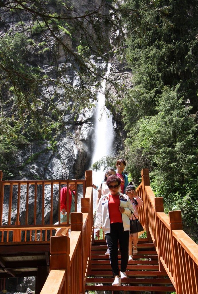 Baiyang Gou, Nan Shan Waterfall, Xinjiang, China