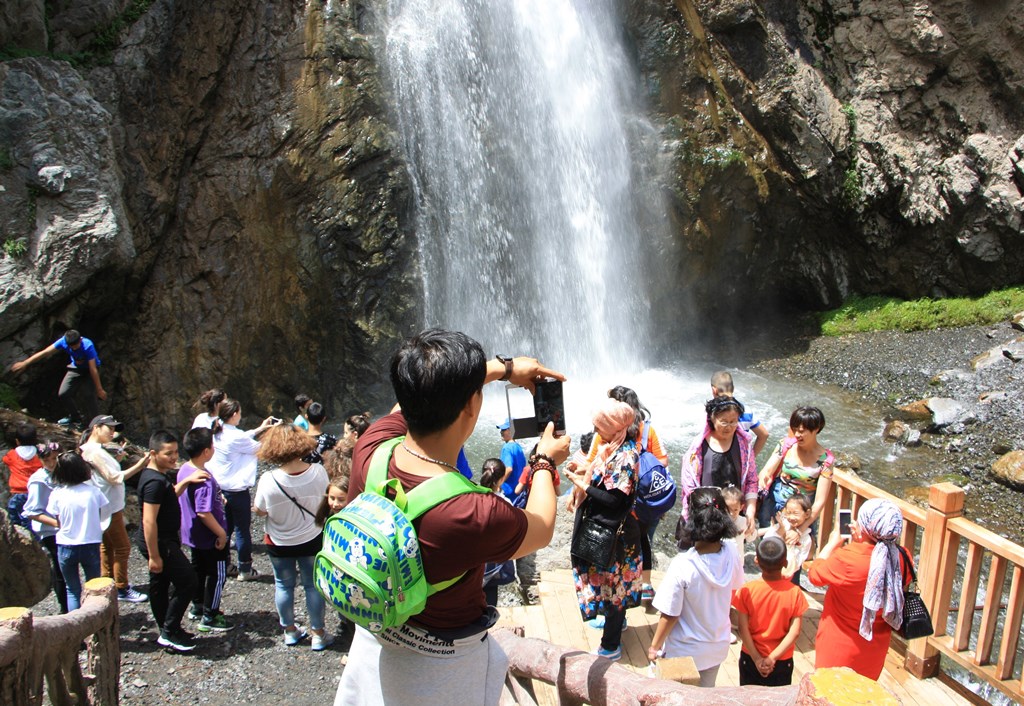 Baiyang Gou, Nan Shan Waterfall, Xinjiang, China