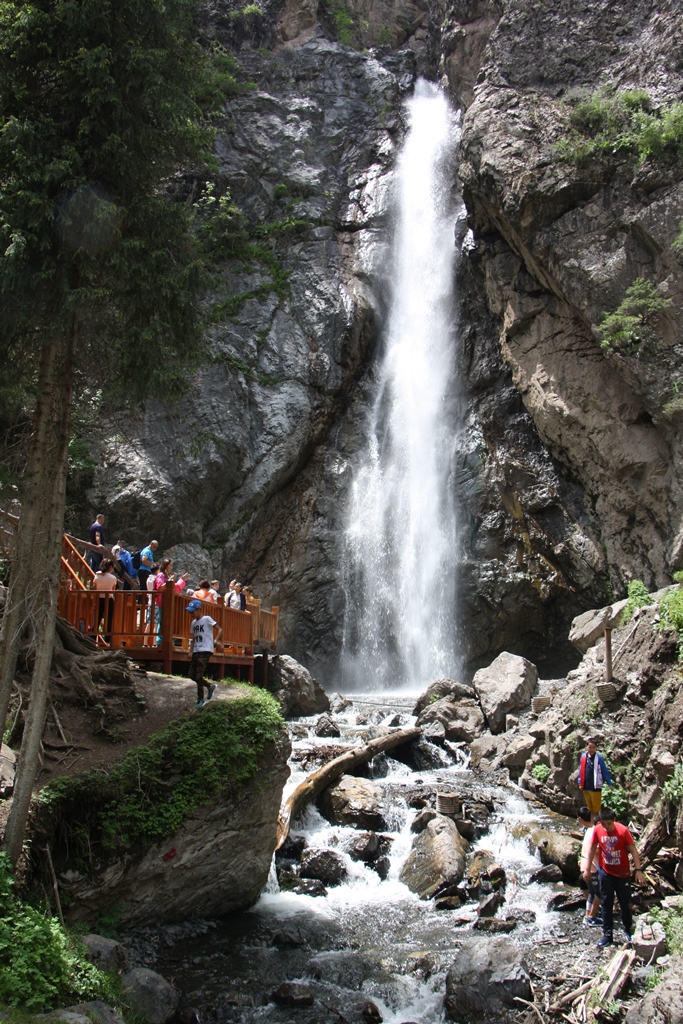 Baiyang Gou, Nan Shan Waterfall, Xinjiang, China