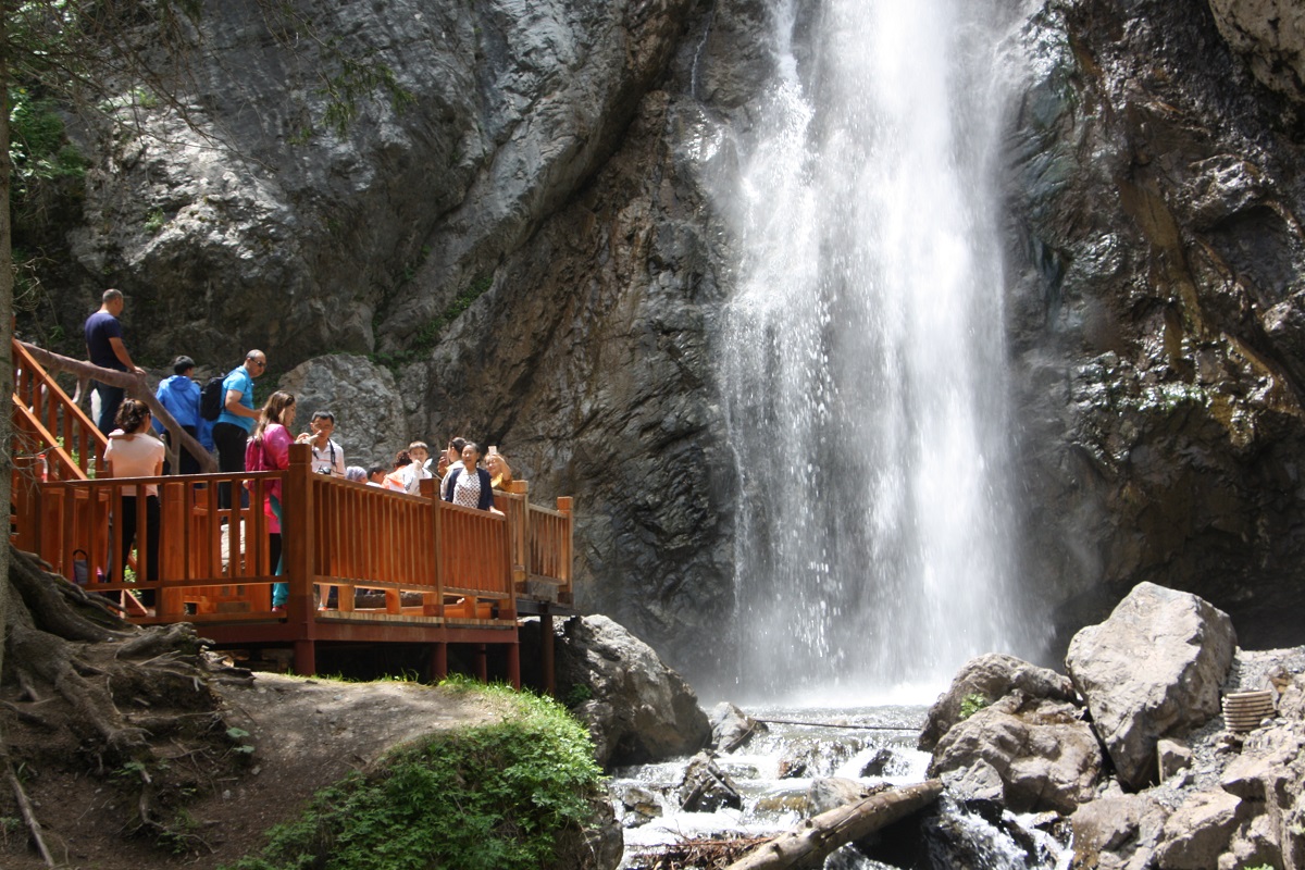 Baiyang Gou, Nan Shan Waterfall, Xinjiang, China