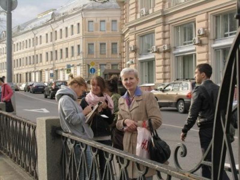 Galina and Artists, Moscow