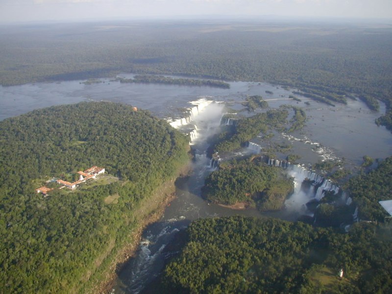 Iguazu Falls by Claudio Elias