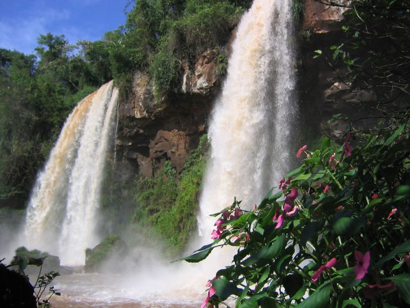 Iguazu Falls by Phil Whitehouse