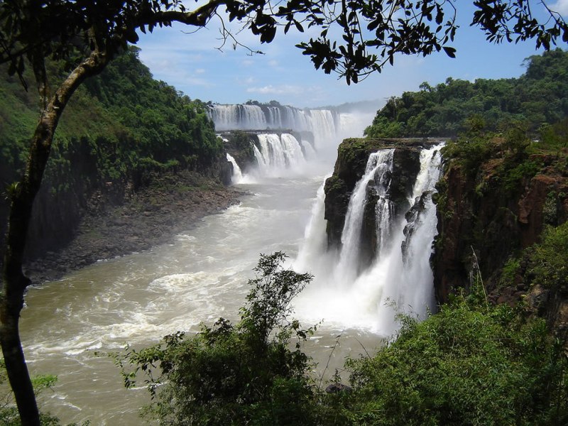 Iguazu Falls by vtveen