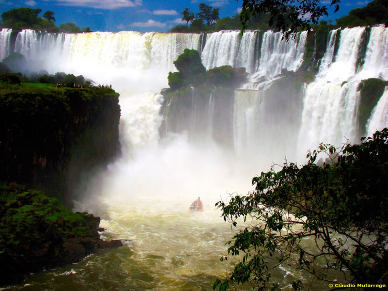 Iguazu Falls by Claudio Mufarrege