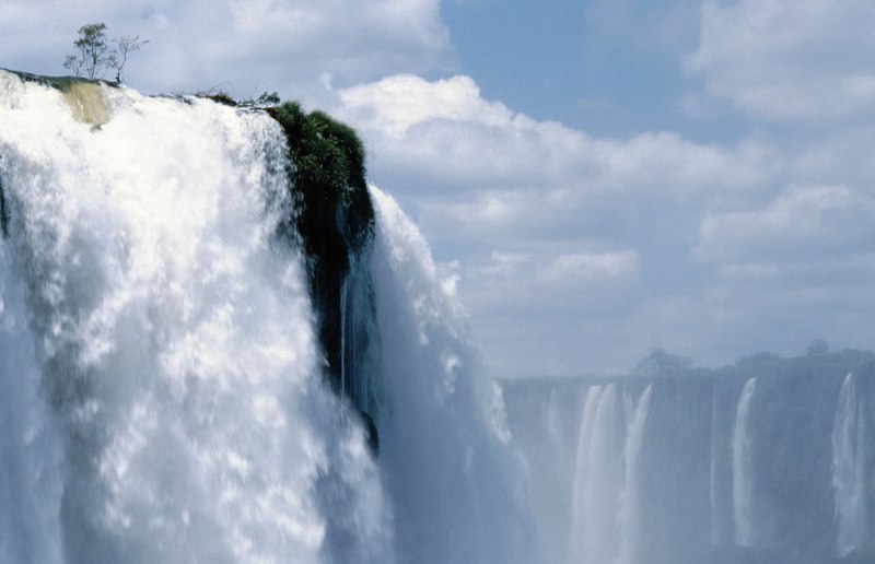 Iguazu Falls by Nanosmile