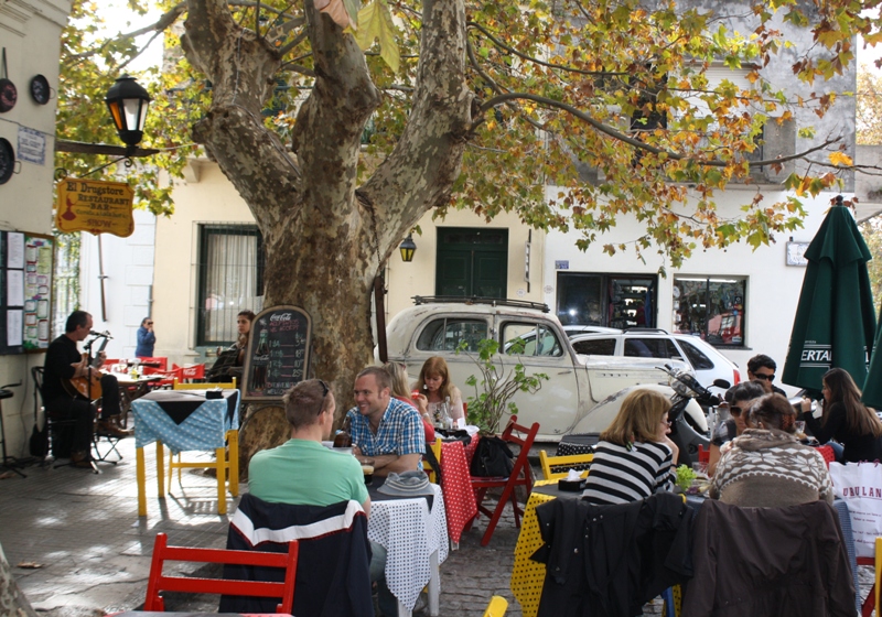 Dos en Do, El Drug Store, Colonia, Uruguay