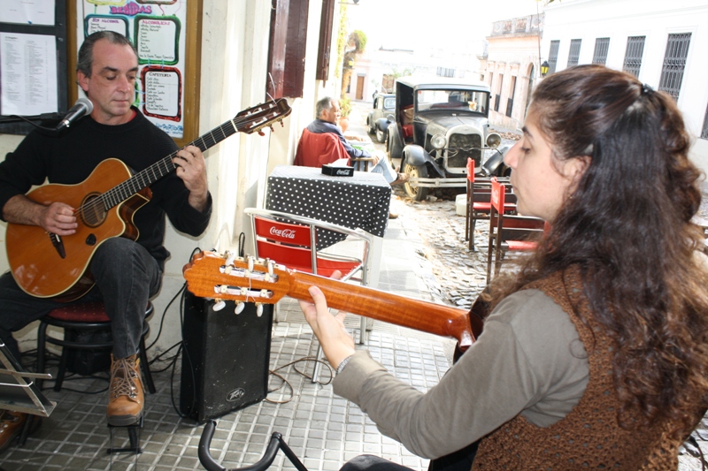 Dos en Do, El Drug Store, Colonia, Uruguay