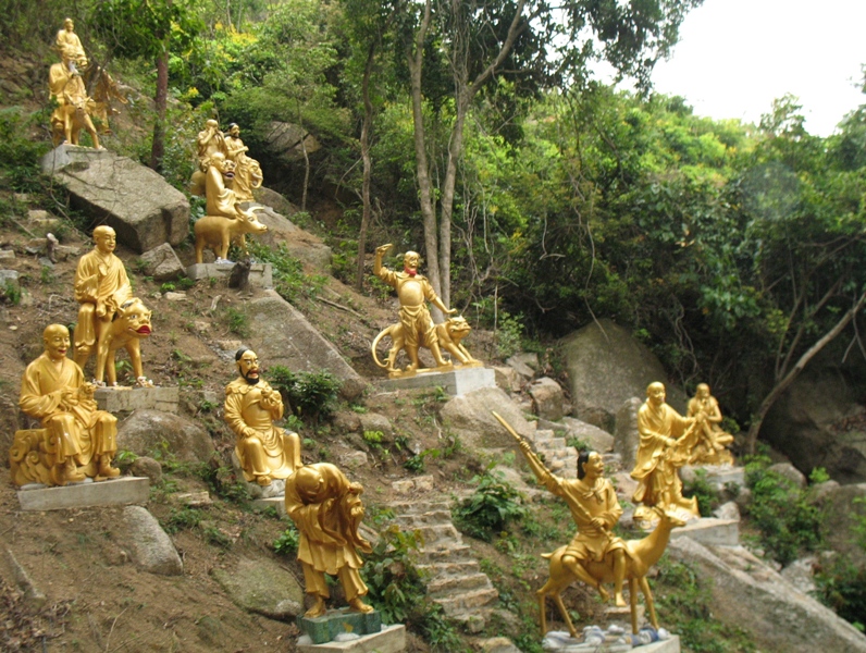 Ten Thousand Buddhas Monastery, Hong Kong