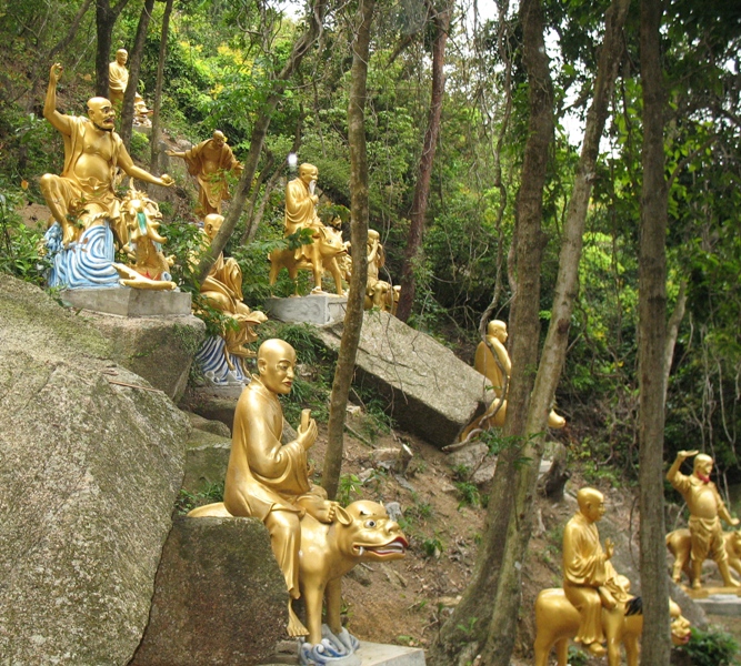 Ten Thousand Buddhas Monastery, Hong Kong