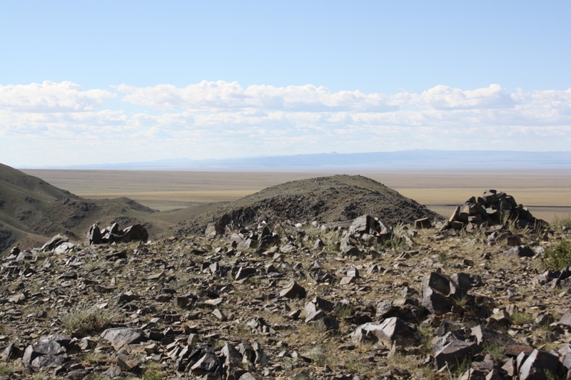  Climb to the Petroglyphs in the Gobi, Mongolia 