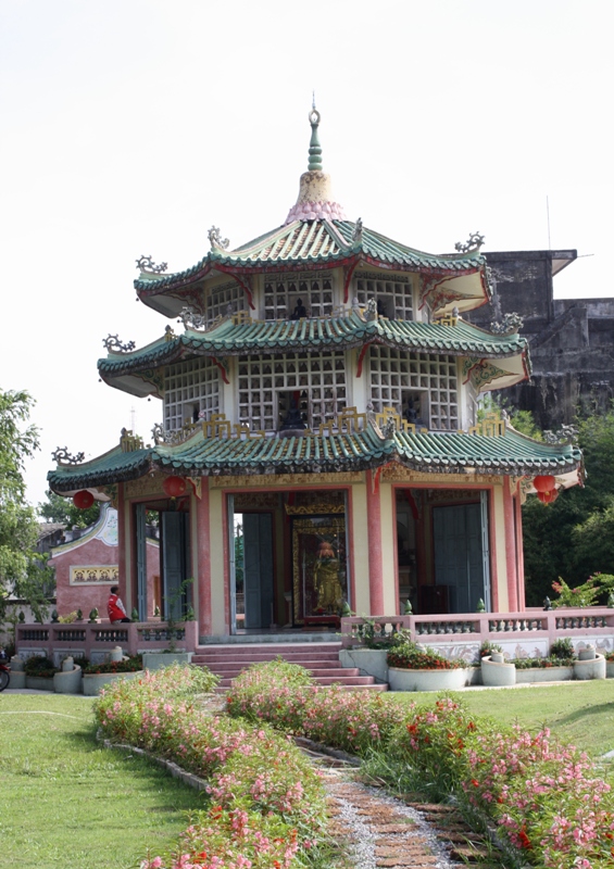  Mongkon Buppharam Chinese Temple, Chanthaburi, Thailand