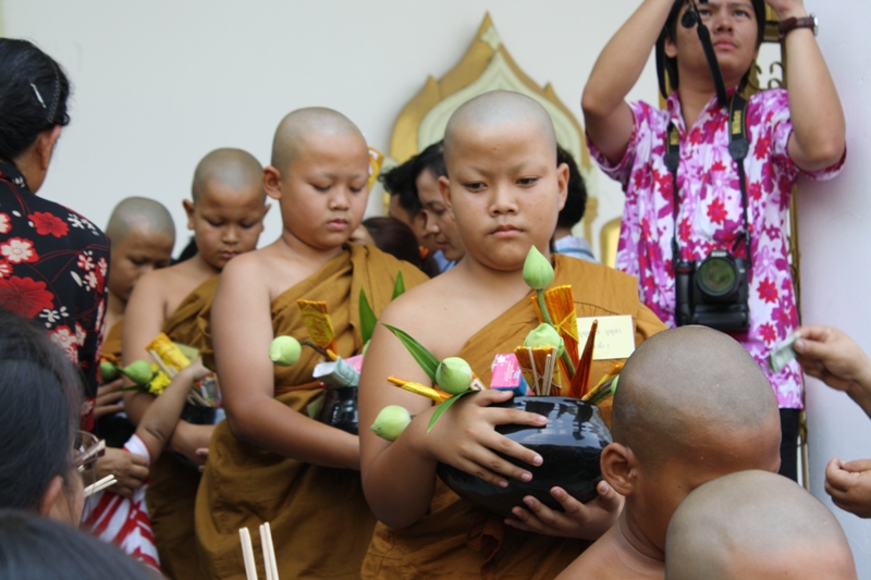 Buatnak Monk Ceremony, Tak