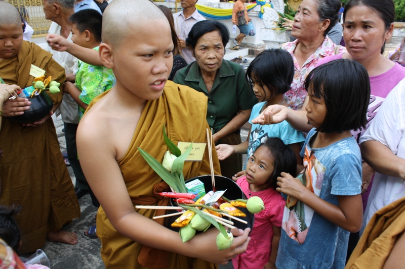 Buatnak Monk Ceremony, Tak