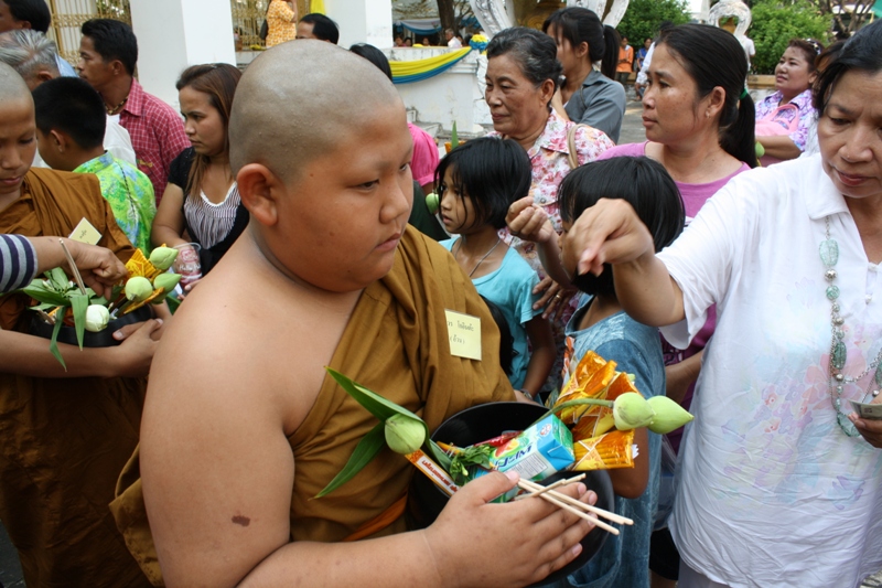 Buatnak Monk Ceremony, Tak