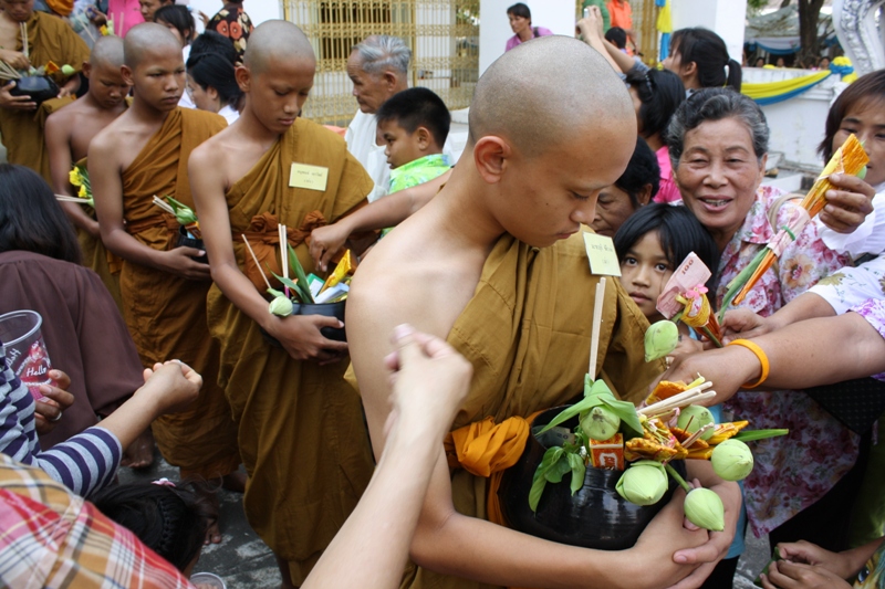 Buatnak Monk Ceremony, Tak