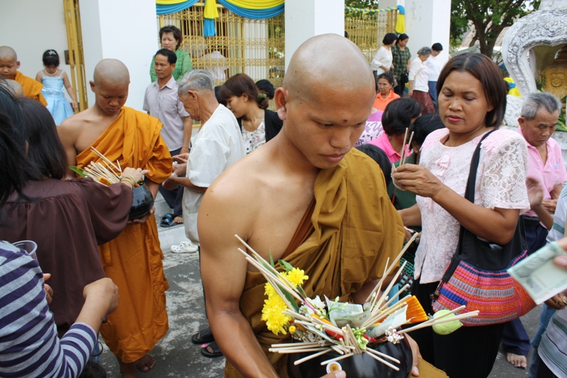 Buatnak Monk Ceremony, Tak