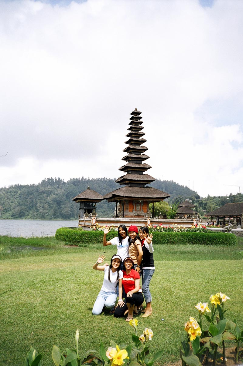  Ulun Danu Temple, Bratan Lake, Bali, Indonesia