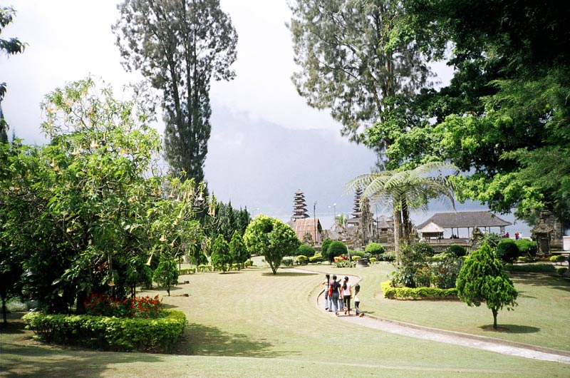  Ulun Danu Temple, Bratan Lake, Bali, Indonesia