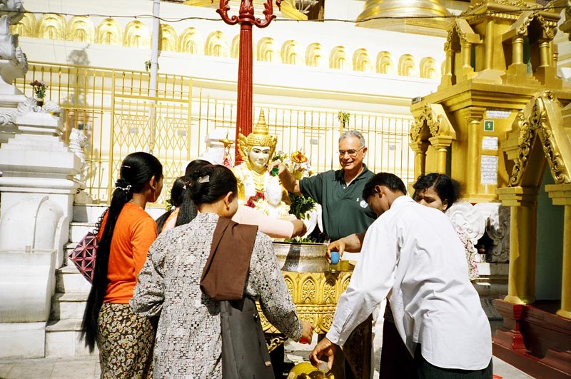  Shwedagon Paya, Yangon, Myanmar