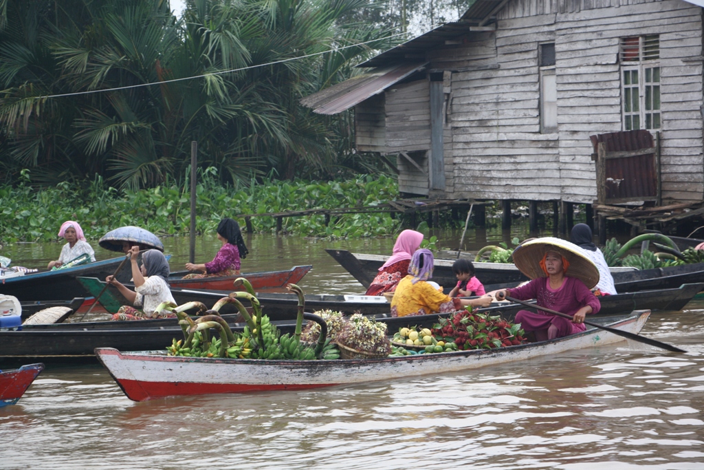 Floating Market, Banjarmasin, Kalimantan, Indonesia 