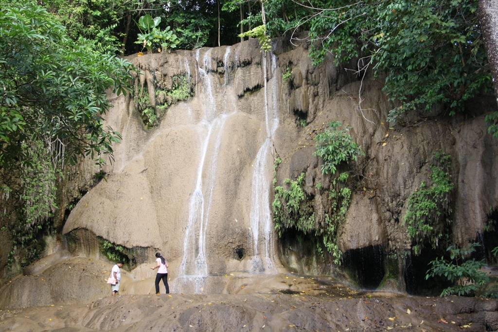 Saiyoknoi Waterfall  